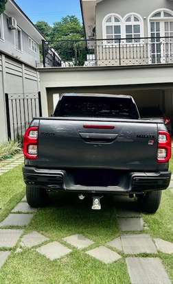 TOYOTA-HILUX-2023