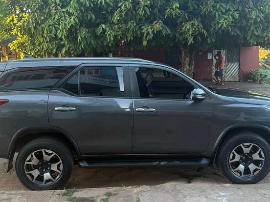TOYOTA-HILUX SW4-2.7 SRV 7 LUGARES 4X2 16V FLEX 4P AUTOMÁTICO TOYOTA-HILUX SW4-2018