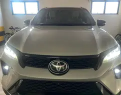 TOYOTA HILUX SW4 2.8 D-4D TURBO DIESEL DIAMOND 7L 4X4 AUTOMÁTICO TOYOTA HILUX SW4 2.8 D-4D TURBO DIESEL DIAMOND 7L 4X4 AUTOMÁTICO