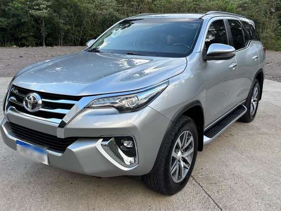 TOYOTA-HILUX SW4-2.8 SRX 4X4 7 LUGARES 16V TURBO INTERCOOLER DIESEL 4P AUTOMÁTICO TOYOTA-HILUX SW4-2018