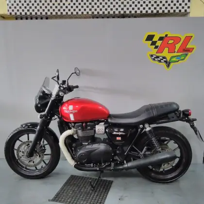 TRIUMPH STREET TWIN 
