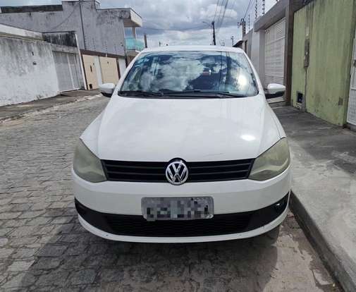 VOLKSWAGEN-FOX-2014