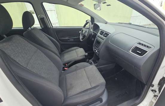 VOLKSWAGEN-FOX-2014