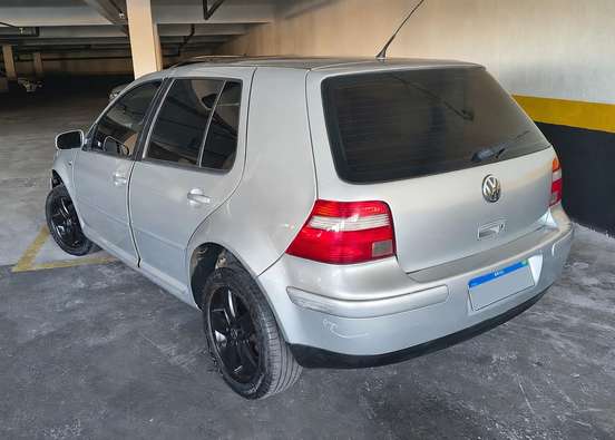 VOLKSWAGEN-GOLF-2001