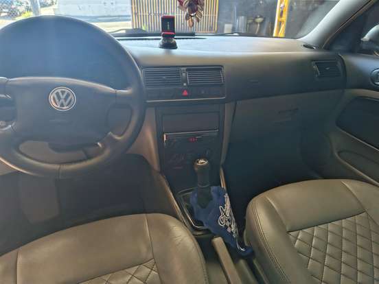 VOLKSWAGEN-GOLF-2001