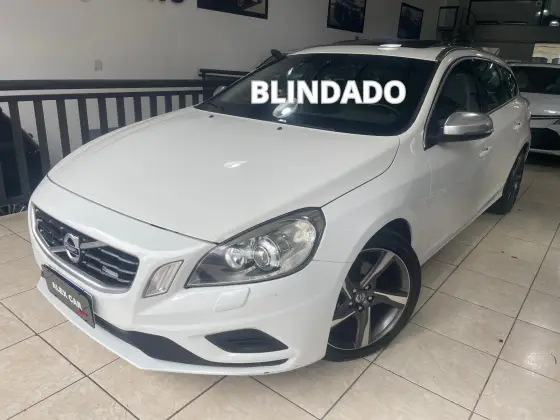 VOLVO V60 2.0 T5 R DESIGN DYNAMIC 16V TURBO GASOLINA 4P AUTOMATIZADO VOLVO V60 2.0 T5 R DESIGN DYNAMIC 16V TURBO GASOLINA 4P AUTOMATIZADO