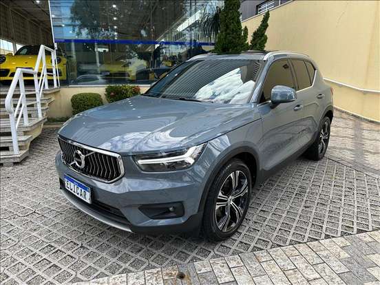 VOLVO-XC40-2020