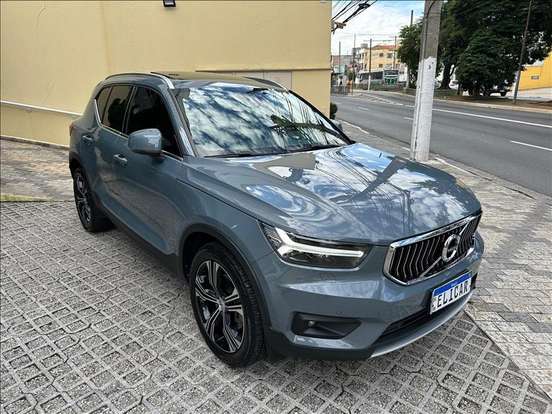 VOLVO-XC40-2020