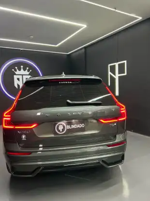 VOLVO-XC60-2025