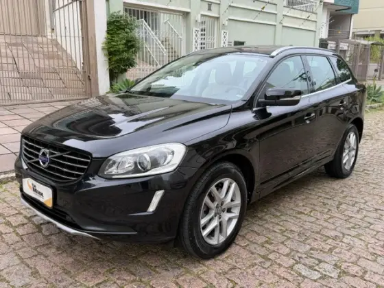 VOLVO XC60 2.4 D5 MOMENTUM DIESEL AWD 4P AUTOMÁTICO VOLVO XC60 2.4 D5 MOMENTUM DIESEL AWD 4P AUTOMÁTICO