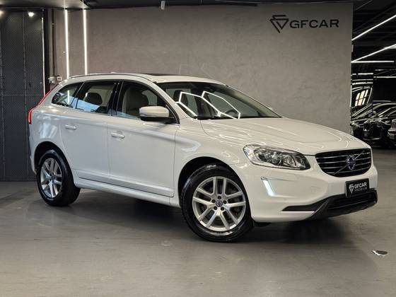 VOLVO XC60 2.0 T5 MOMENTUM GASOLINA 4P AUTOMÁTICO