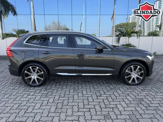 VOLVO-XC60-2020