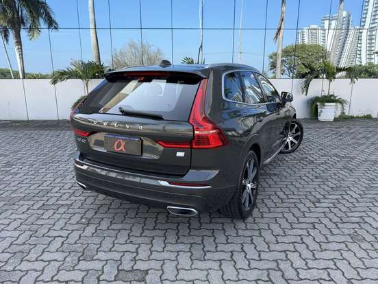 VOLVO-XC60-2020