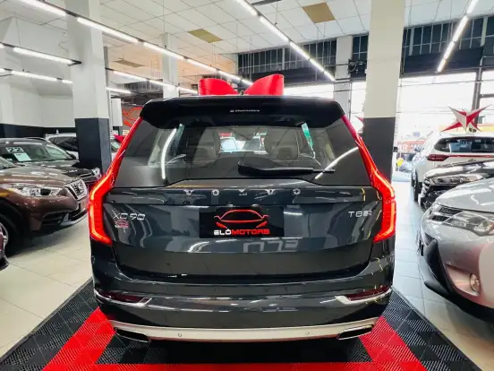 VOLVO-XC90-2018