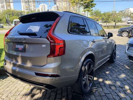VOLVO-XC90-2022