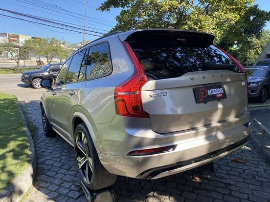 VOLVO-XC90-2022