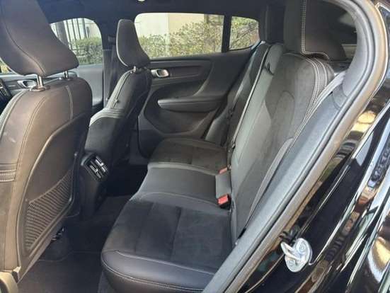 VOLVO-C40-2023