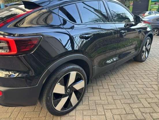 VOLVO-C40-2023