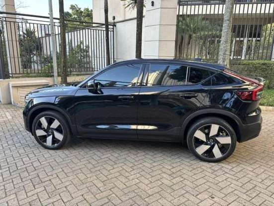 VOLVO-C40-2023