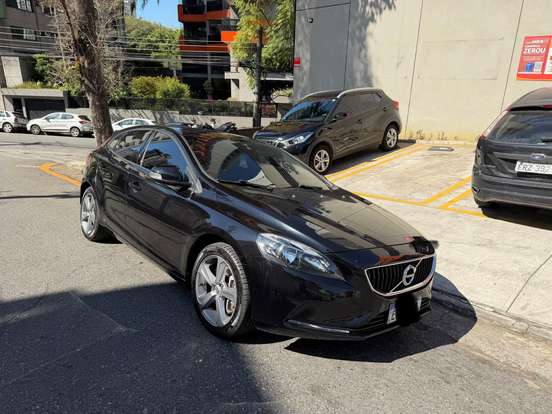 VOLVO-V40-2.0 T4 KINETIC GASOLINA 4P AUTOMÁTICO VOLVO-V40-2019