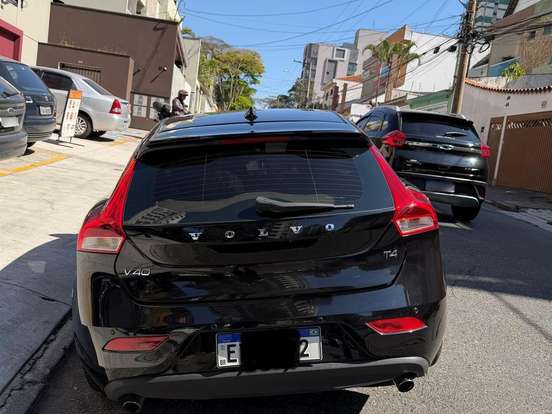 VOLVO-V40-2.0 T4 KINETIC GASOLINA 4P AUTOMÁTICO VOLVO-V40-2019