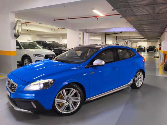VOLVO-V40-2.0 T5 CROSS COUNTRY AWD TURBO GASOLINA 4P AUTOMÁTICO VOLVO-V40-2014