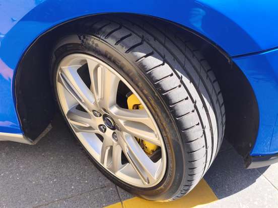 VOLVO-V40-2014