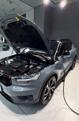 VOLVO-XC40-2021