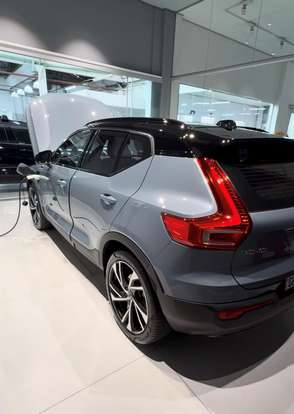 VOLVO-XC40-2021