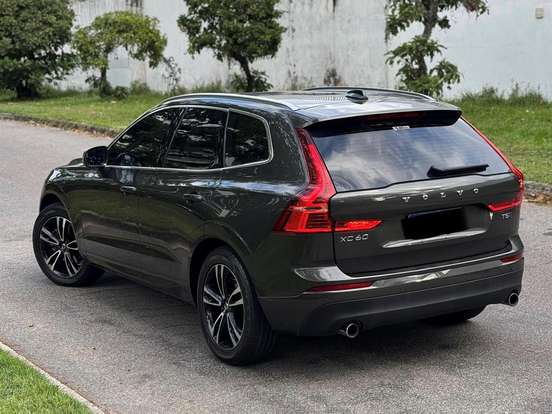 VOLVO-XC60-2.0 T5 GASOLINA MOMENTUM AWD GEARTRONIC VOLVO-XC60-2018
