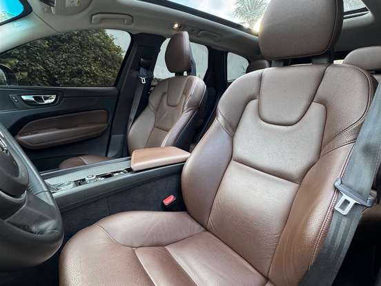 VOLVO-XC60-2.0 T5 GASOLINA MOMENTUM AWD GEARTRONIC VOLVO-XC60-2018