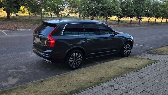 VOLVO-XC90-2019