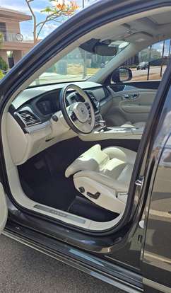 VOLVO-XC90-2019