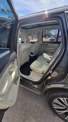 VOLVO-XC90-2019