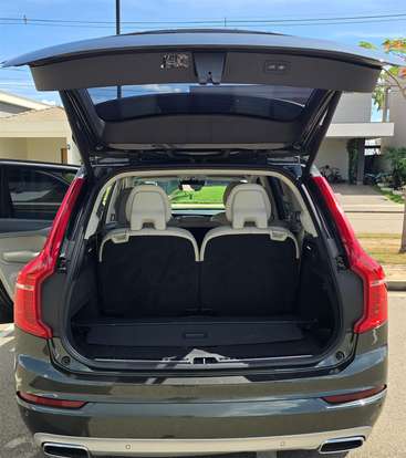 VOLVO-XC90-2019