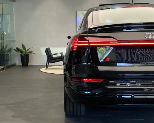 AUDI-SQ8 E-TRON-2023