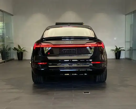 AUDI-SQ8 E-TRON-2023