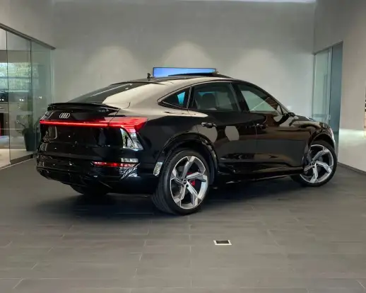 AUDI-SQ8 E-TRON-2023