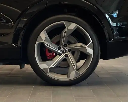 AUDI-SQ8 E-TRON-2023