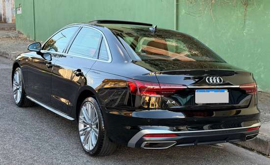 AUDI-A4-2022