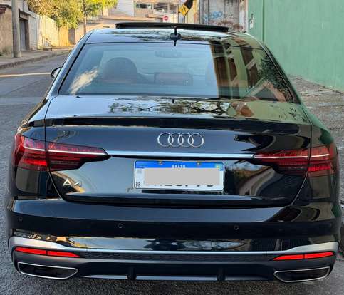 AUDI-A4-2022