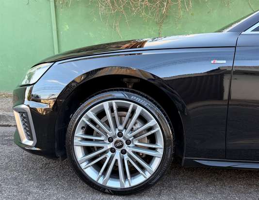 AUDI-A4-2022