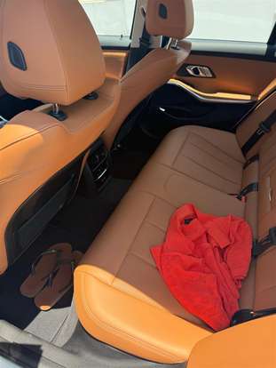 BMW-320i-2023