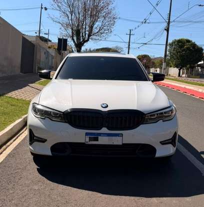 BMW-320i-2020
