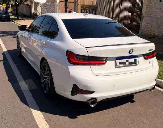 BMW-320i-2020