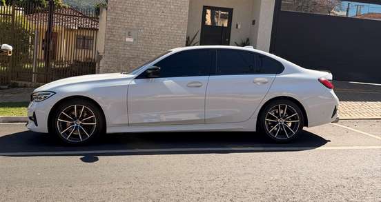 BMW-320i-2020