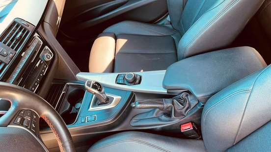BMW-320i-2018