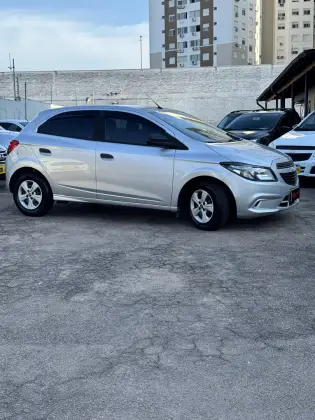 CHEVROLET ONIX 1.0 MPFI JOY 8V FLEX 4P MANUAL CHEVROLET ONIX 1.0 MPFI JOY 8V FLEX 4P MANUAL