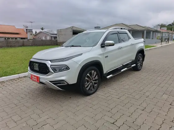FIAT TORO 2.0 16V TURBO DIESEL RANCH 4WD AT9 FIAT TORO 2.0 16V TURBO DIESEL RANCH 4WD AT9