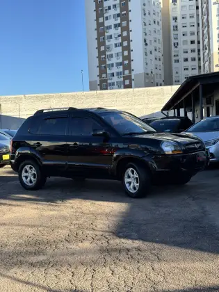 HYUNDAI TUCSON 2.0 MPFI GLS 16V 143CV 2WD GASOLINA 4P AUTOMÁTICO HYUNDAI TUCSON 2.0 MPFI GLS 16V 143CV 2WD GASOLINA 4P AUTOMÁTICO